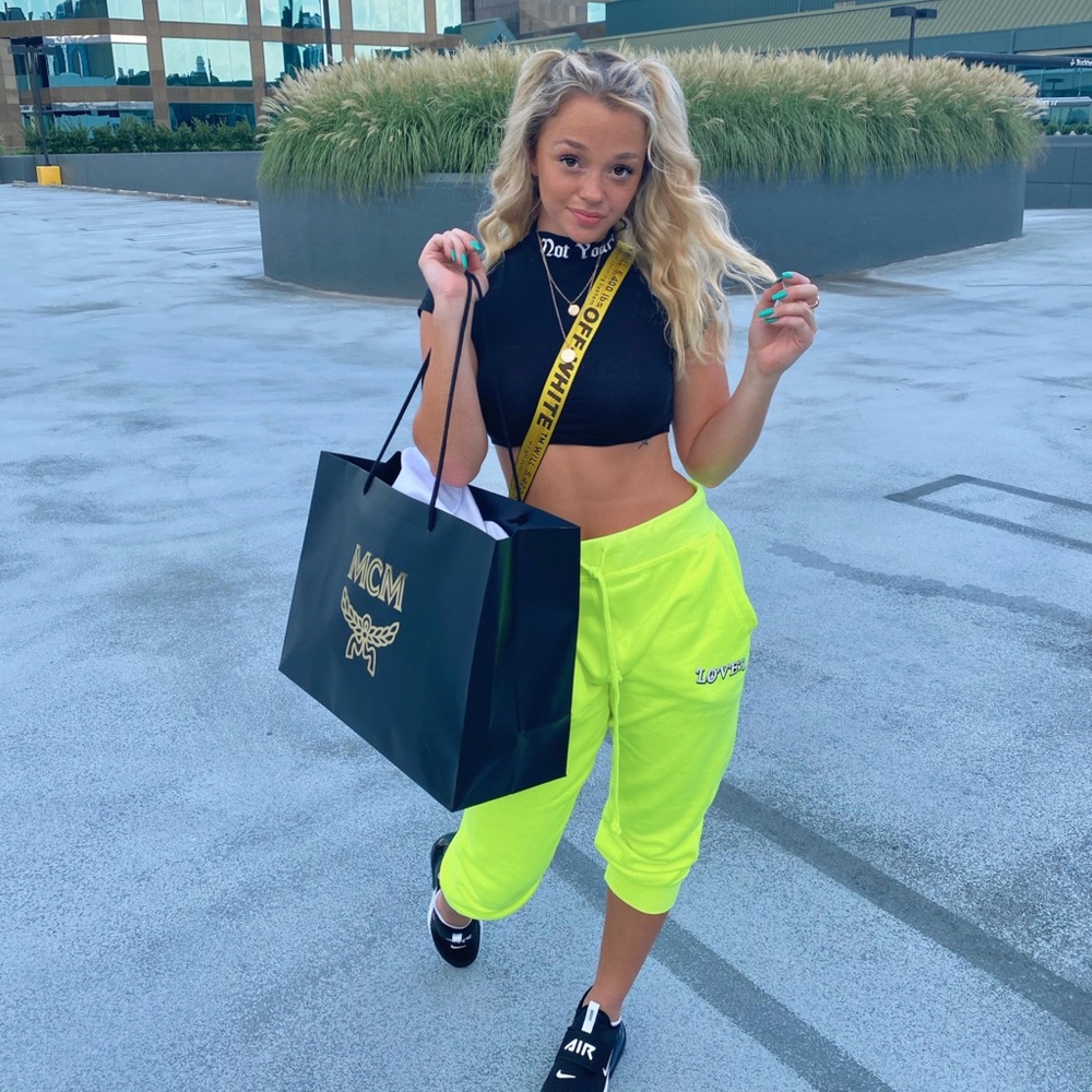 Meet your Posher, Brooke